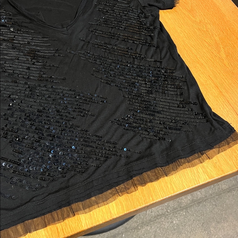 Red Valentino black sequin scoop V neck short sleeve shirt with netted ruffles - Picture 6 of 8
